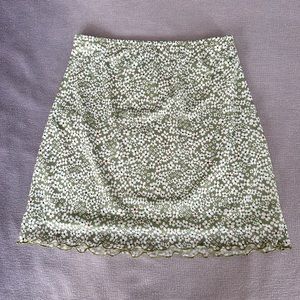 Daisy Lettuce Hem Mini Skirt - M